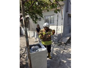 HASSA VE ERZİN’DE YERLEŞİM ALANLARINA GİREN YILANLARI İTFAİYE YAKALADI