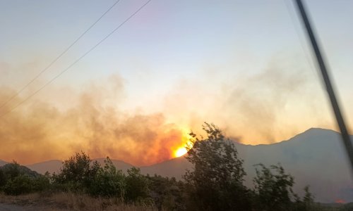 ALANYA'DA YANGIN KOMŞU MAHALLEYE SIÇRADI