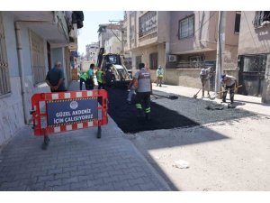 AKDENİZ’DE YOL VE KALDIRIM ÇALIŞMALARI ARALIKSIZ SÜRÜYOR