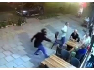 KASKLI ŞÜPHELİ, TANTUNİCİDE OTURAN ŞAHSI VURDU