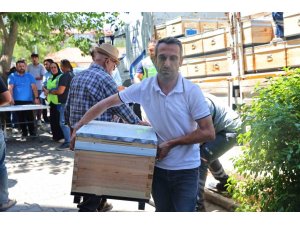 BÜYÜKŞEHİR’DEN GÜNDOĞMUŞ VE İBRADILI ARICILARA BEREKET KOVANI