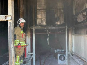 ANTAKYA’DA BEYAZ EŞYA DEPOSUNDA YANGIN ÇIKTI