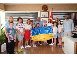 UKRAYNALI ÇOCUKLAR KEMER’DE MORAL DEPOLADI