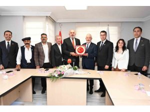 TÜRKİYE MUHTARLAR KONFEDERASYONU’NDAN BAŞKAN BAŞDEĞİRMEN’E ‘YILIN EN BAŞARILI BELEDİYE BAŞKANI’ ÖDÜLÜ