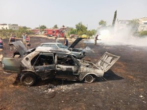 BAHÇEDE YAŞANAN YANGINDA ALEVLER 2 OTOMOBİLE SIÇRADI
