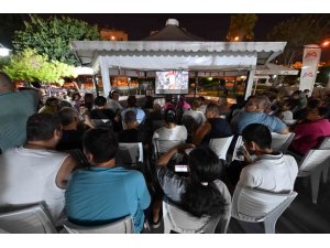 MERSİN’DE ÖZEL BİREYLER AÇIK HAVADA SİNEMA KEYFİ YAŞADI