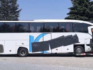 YOLCU OTOBÜSÜ KAMYONETE ÇARPTI: 1 ÖLÜ, 15 YARALI