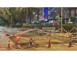 BURDUR’DA BELEDİYENİN GECE YAPTIĞI YOL ÇALIŞMASI VATANDAŞ TALEBİYLE POLİS TARAFINDAN DURDURULDU