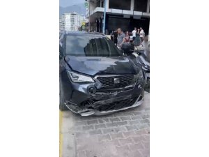 OSMANİYE’DE İKİ OTOMOBİL ÇARPIŞTI: 2 YARALI
