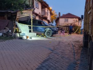 TARTIŞTIĞI HUSUMETLİLERİNİ ÖLDÜRDÜ