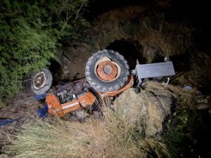 OSMANİYE’DE TRAKTÖR DEREYE YUVARLANDI: 2 ÖLÜ