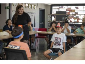İNGİLİZCEYİ OYUNLARLA ÖĞRENİYORLAR: ‘HELLO MERSİN’ YAZ PROGRAMI SÜRÜYOR