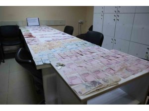 ANTALYA’DA YAKALANAN DİLENCİNİN ÜZERİNDEN 17 BİN TL ÇIKTI