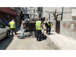 AKDENİZ’DE BOZULAN YOLLAR İÇİN EKİPLER SAHADA