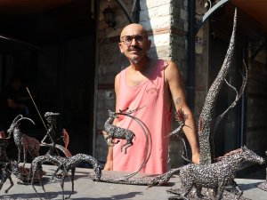 ELEKTRİK KAYNAĞIYLA HEYKEL YAPIYOR