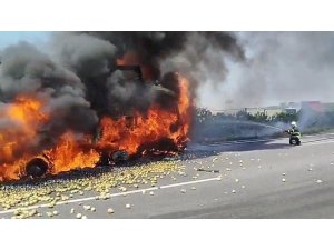 OTOYOLDA FECİ KAZA: TIR ALEV ALDI, 1 KİŞİ HAYATINI KAYBETTİ
