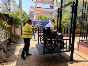 KEPEZ’DE ENGELLERİ AŞAN HİZMET