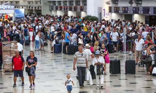 ANTALYA HAVALİMANI'NDA YOLCU SAYISI 19 MİLYONU AŞTI