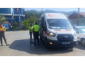 MANAVGAT’TA MOTOSİKLET KAZASI: 2 YARALI