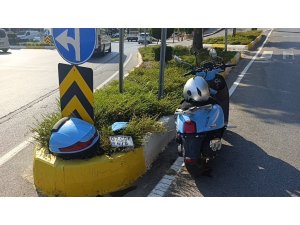 HAFİF TİCARİ ARAÇLA ÇARPIŞAN MOTOSİKLETLİ YARALANDI