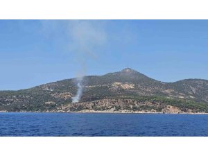 KAŞ’TA MAKİLİK ALANDA ÇIKAN YANGIN SÖNDÜRÜLDÜ