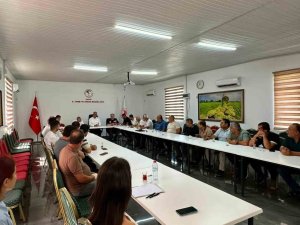 HATAY’DA SALÇA ÜRETİCİLERİYLE SEKTÖREL DEĞERLENDİRME TOPLANTISI GERÇEKLEŞTİRİLDİ