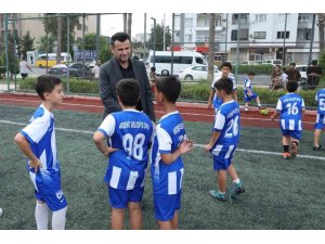 AKDENİZLİ YÜZLERCE ÇOCUK SPORLA GELECEĞE HAZIRLANIYOR