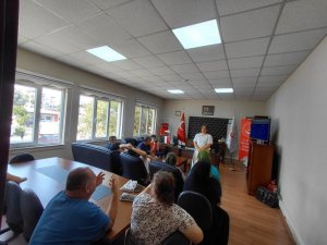 ADANA’DA ’ENGELLİ EVDE BAKIM HİZMETİ’NDEN FAYDALANAN AİLELERE EĞİTİM