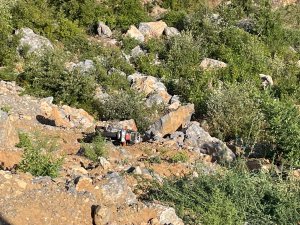 MOTOSİKLET UÇURUMA YUVARLANDI; 1 ÖLÜ, 1 YARALI