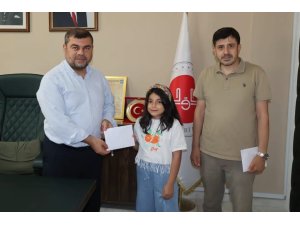 HATAY’DA "YAZ KUR’AN KURSU HİKÂYEM" YARIŞMASINDA DERECEYE GİREN ÖĞRENCİLER ÖDÜLLENDİRİLDİ