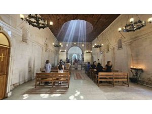 DEPREMDE HASAR GÖREN 154 YILLIK TARİHİ KİLİSEDE RESTORASYON ÇALIŞMALARINA BAŞLANDI