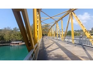 SICAKTAN BUNALAN ÇOCUKLARIN MANAVGAT IRMAĞI’NDA TEHLİKELİ SERİNLİĞİ