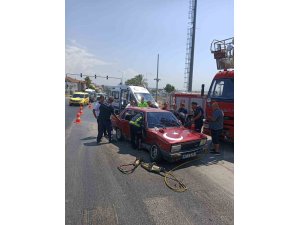 MANAVGAT’TA İKİ OTOMOBİL ÇARPIŞTI: 1 YARALI