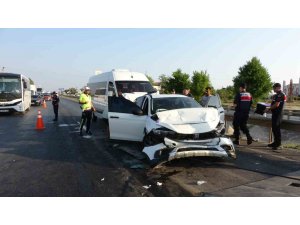 ANTALYA’DA FECİ KAZADA ORTALIK SAVAŞ ALANINA DÖNDÜ: 17 YARALI