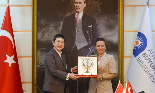 BÜYÜKELÇİDEN ÖZDEMİR'E ZİYARET
