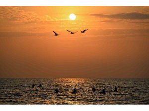 MERSİN’DE DENİZ SPORLARI ÜCRETSİZ EĞİTİMLERLE YAYGINLAŞIYOR