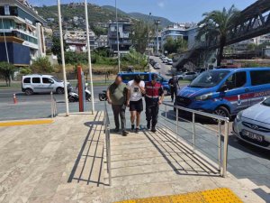 ALANYA’DA UYUŞTURUCU OPERASYONU: 2 ŞÜPHELİ TUTUKLANDI