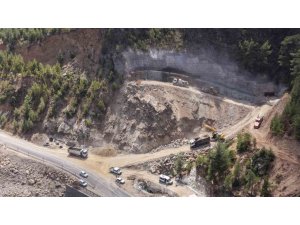 ADANA’DAKİ ‘HEYELAN ISLAHI VE TÜNEL PROJESİ’NDE İLK KAZMA VURULDU