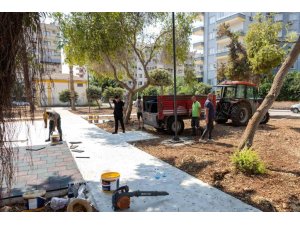 MERSİN’DE İKİ PARK BAŞTAN SONA YENİLENİYOR