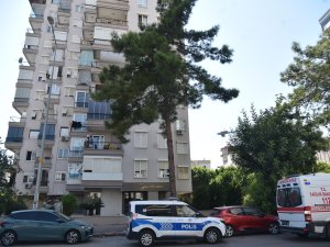 ANNE İLE KIZI, YATAKLARINDA ÖLÜ BULUNDU
