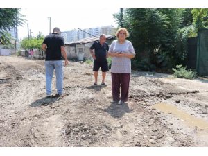 MAHALLELİDEN BOZUK YOL TEPKİSİ: "KAĞNI GEÇMEYE ÇALIŞSA GEÇEMEZ"