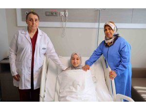 35 SANTİMETRELİK KİST, GENÇ HASTANIN DOĞURGANLIĞI KORUNARAK ÇIKARILDI