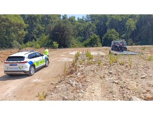 TRAFİK UYGULAMASINI GÖRÜNCE MOTOSİKLETİNİ ORMANLIK ALANA BIRAKIP KAÇTI, CEZADAN KAÇAMADI