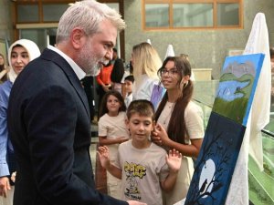 MİNİKLERİN SANAT YOLCULUĞU SERGİYLE TAÇLANDI