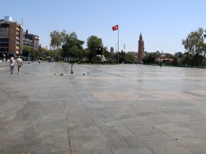 ANTALYA'DA KENT MERKEZİ BOŞALDI