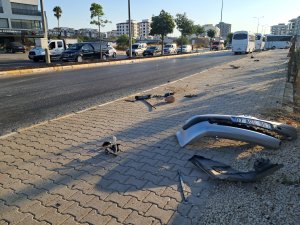 KAVŞAKTA KAZA: 2 ÖLÜ, 3 YARALI