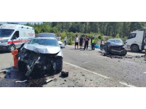 ANTALYA’DA OTOMOBİLLER ÇARPIŞTI: 1 ÖLÜ, 3 YARALI