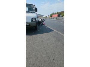 ALANYA’DA MOTOSİKLET PARK HALİNDEKİ ARACA ÇARPTI: 1 YARALI