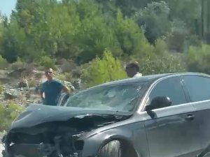 İKİ OTOMOBİL ÇARPIŞTI: 1 ÖLÜ, 2 YARALI