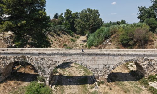 İKİ MEDENİYETİN İZİNİ TAŞIYAN 800 YILLIK KÖPRÜ